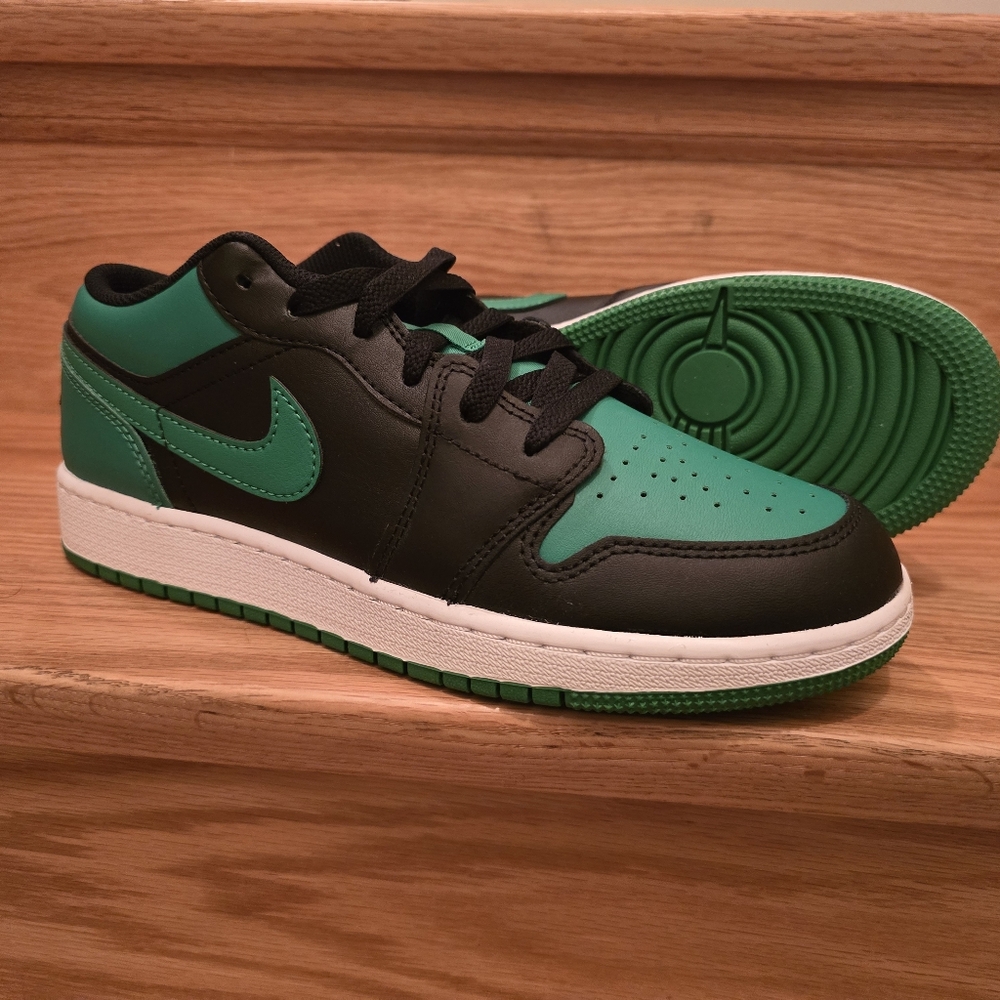 (GS) Air Jordan 1 Low 'Black & Lucky Green'